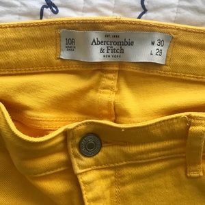 ABERCROMBIE low rise yellow jeans.Size 10 R as new